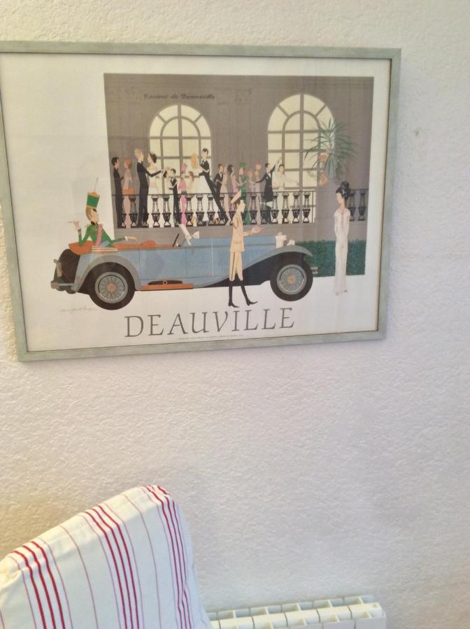 Agreable Appartement Dans Le Vieux Trouville Bagian luar foto